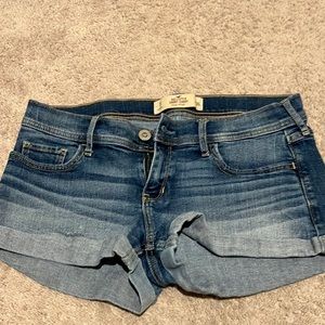 COPY - Hollister Jean Short-Shorts Low Rise Size W30